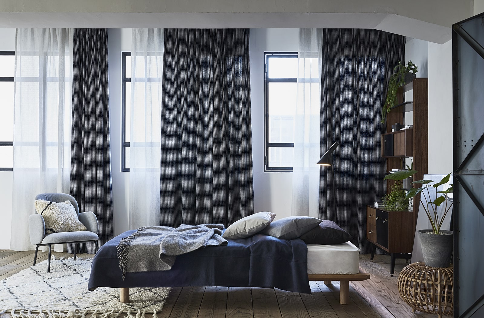 寝室のカーテンがもたらす安眠効果 快適な睡眠環境を整えるカーテンの選び方 公式 オーダーカーテン通販 Wardrobe Sangetsu