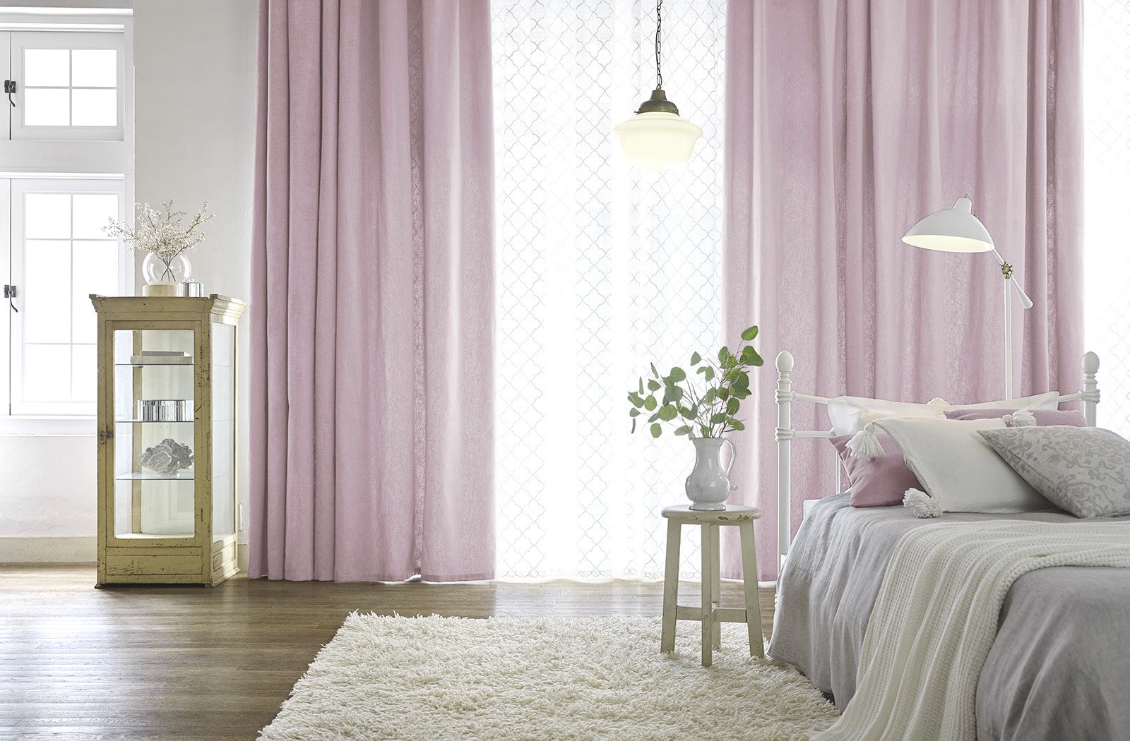寝室のカーテンがもたらす安眠効果！快適な睡眠環境を整えるカーテンの
