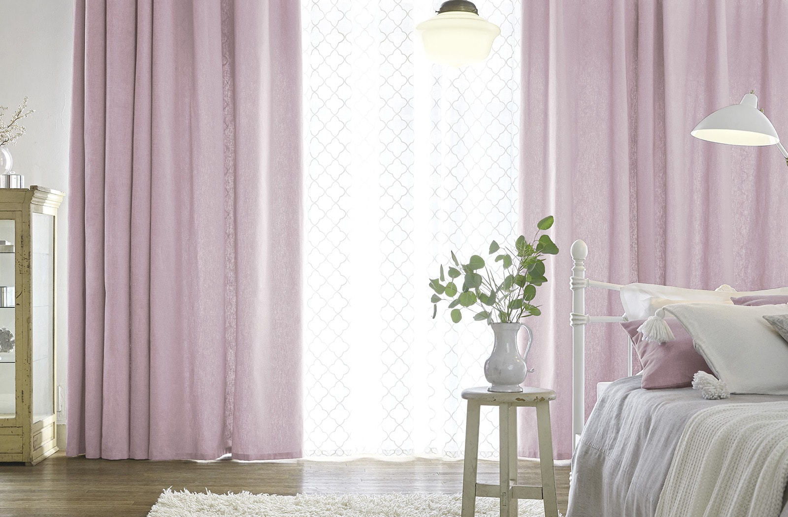 可愛くも大人っぽくも演出できるピンクのカーテンの選び方 公式 オーダーカーテン通販 Wardrobe Sangetsu